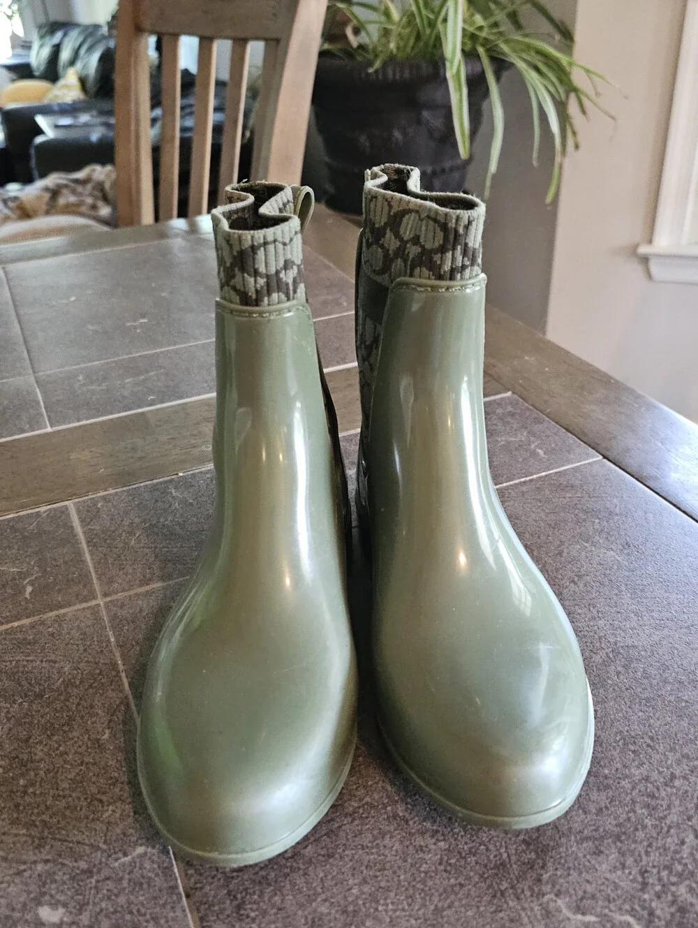 💚 Coach Rivington Pull-On Olive Rain Boots (Women's Size 5 / Kids' Size 3.5)
